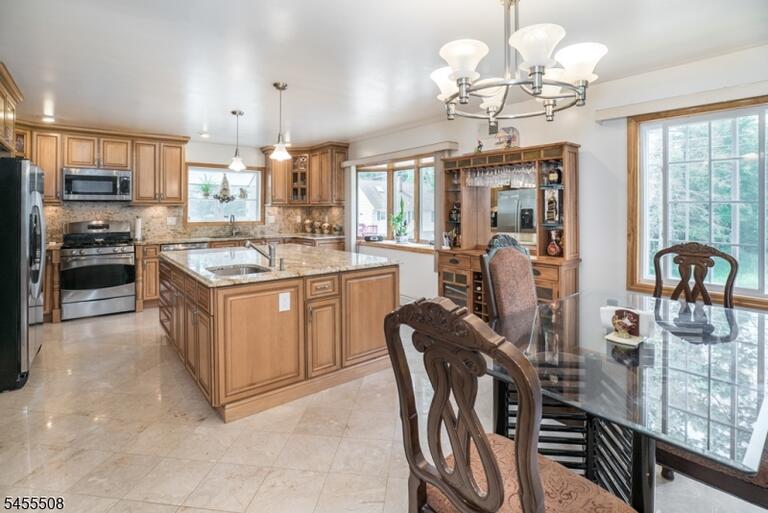 Property listing MLS 4049386 photo 11