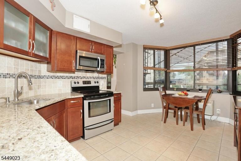 Property listing MLS 4049418 photo 16