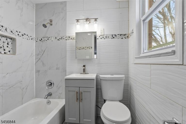 Property listing MLS 4049425 photo 13