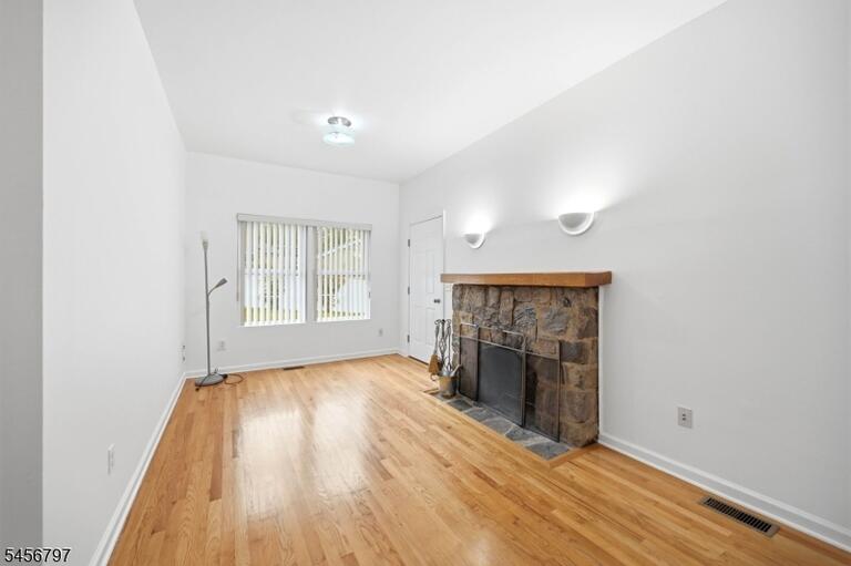 Property listing MLS 4049451 photo 9