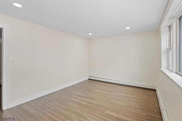 Property listing MLS 4049454 photo 10