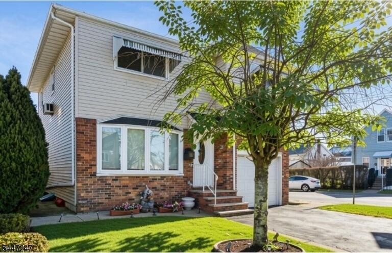Property listing MLS 4049455 photo 2