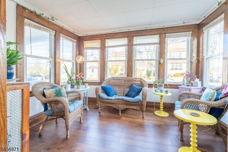 Property listing MLS 4049459 photo 2