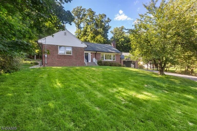 Property listing MLS 4049470 photo 2