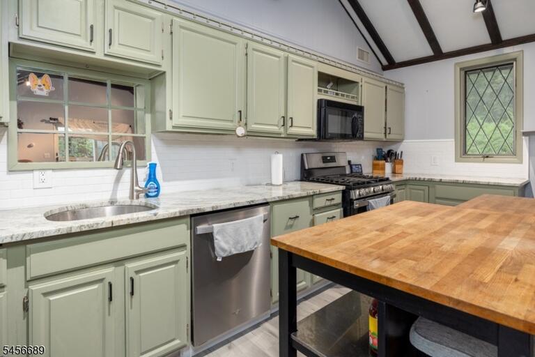 Property listing MLS 4049471 photo 10