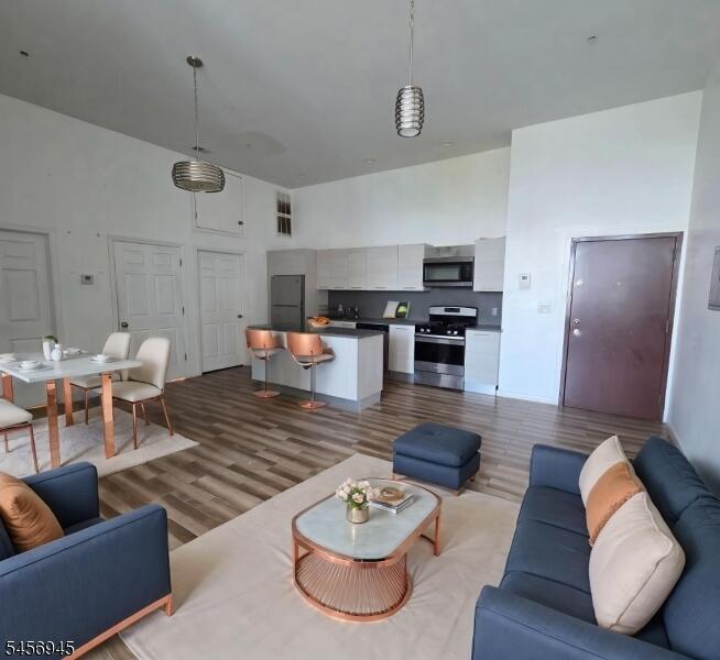 Property listing MLS 4049516 photo 2
