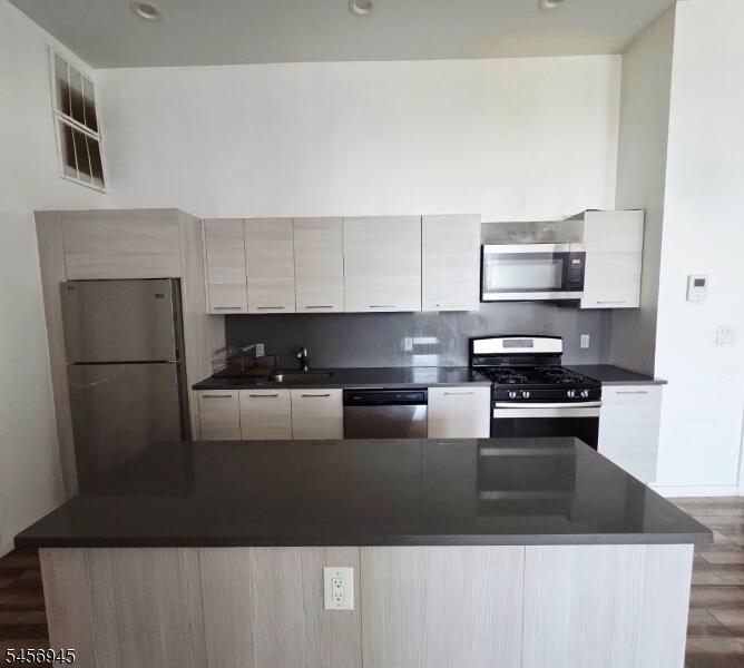 Property listing MLS 4049516 photo 4