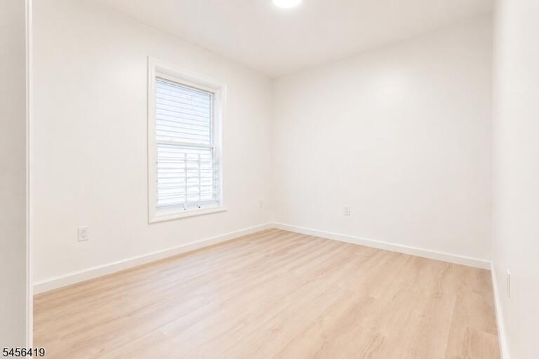 Property listing MLS 4049523 photo 25