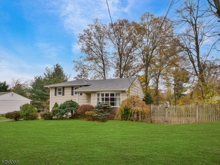 Property listing MLS 4049524 photo 3