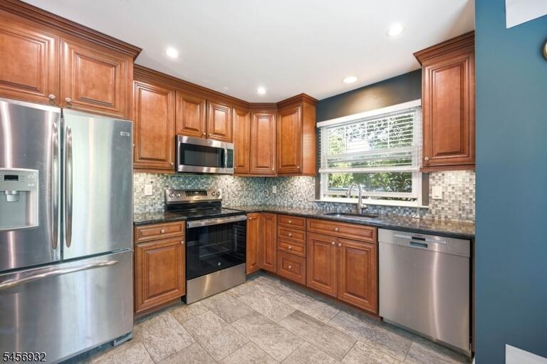 Property listing MLS 4049536 photo 10