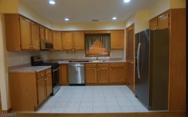 Property listing MLS 4049558 photo 2