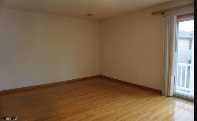 Property listing MLS 4049558 photo 4