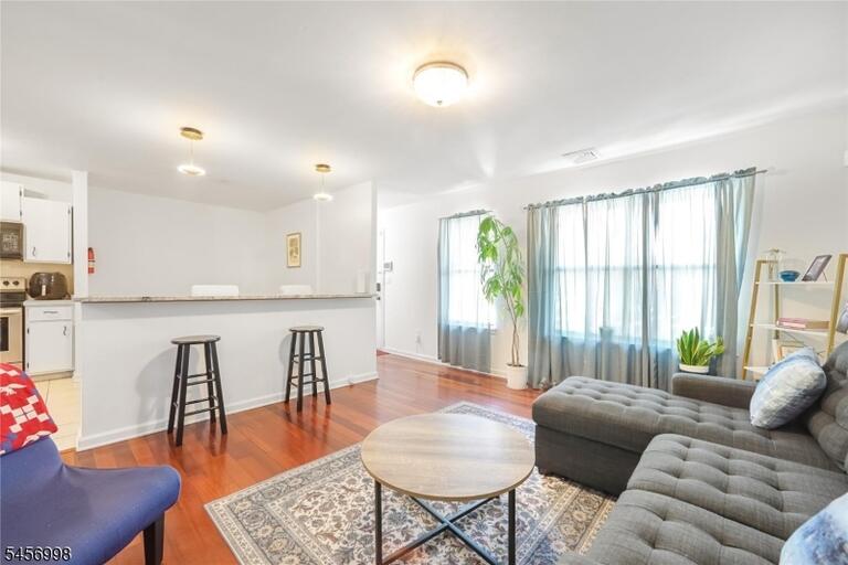 Property listing MLS 4049560 photo 1