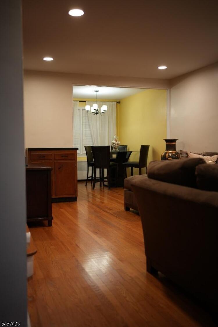 Property listing MLS 4049603 photo 2
