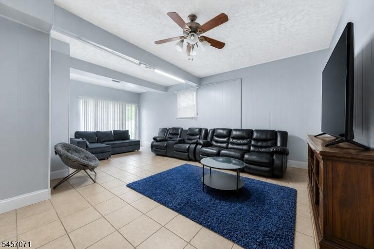 Property listing MLS 4049605 photo 3
