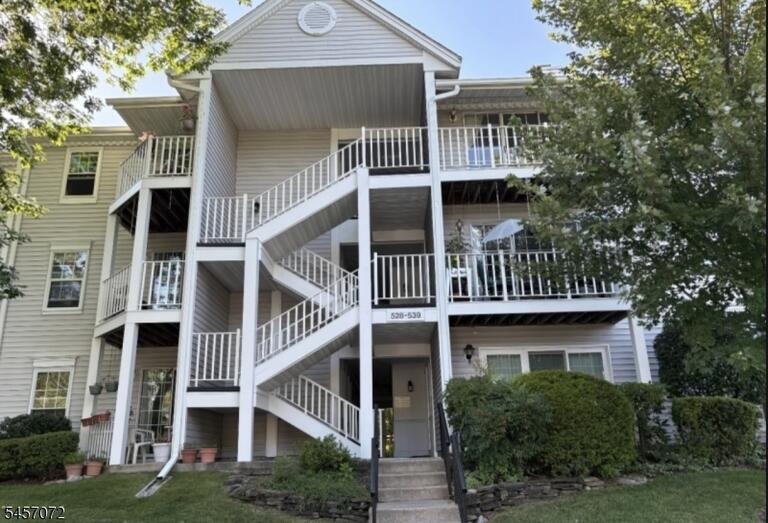 Property listing MLS 4049608 photo 1