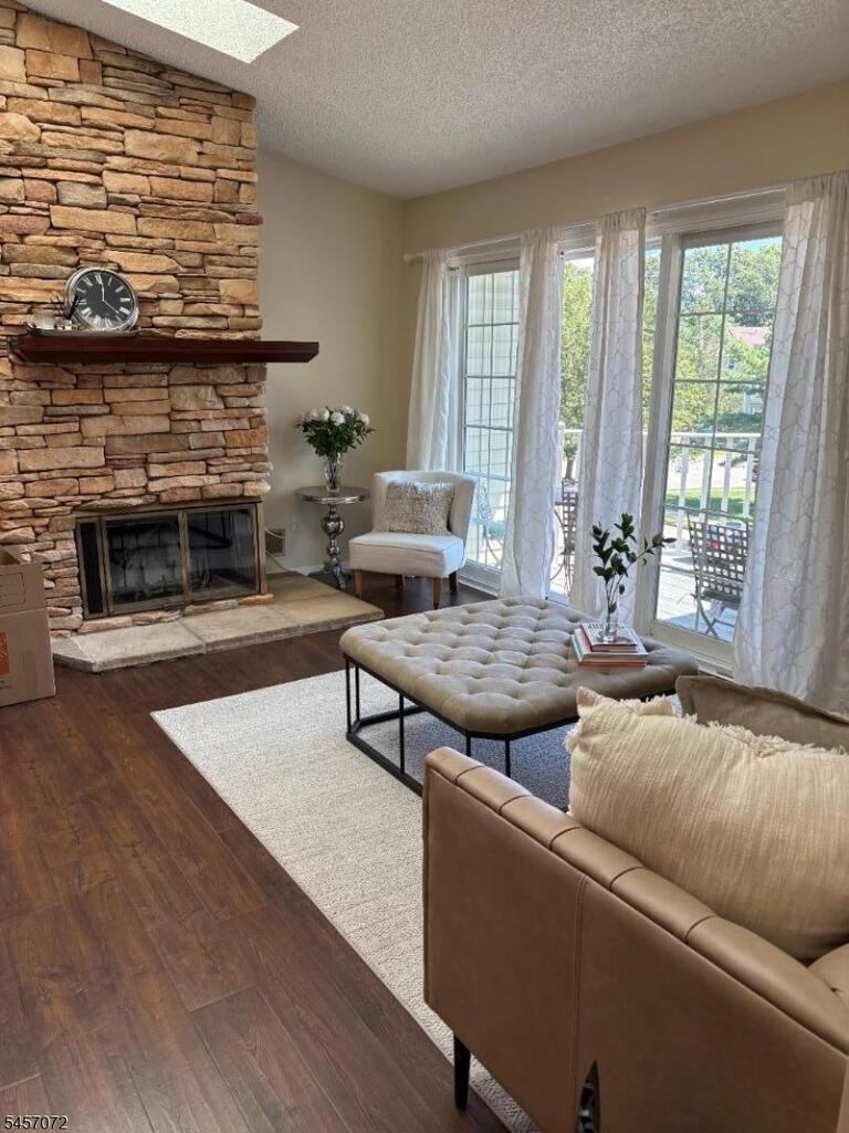 Property listing MLS 4049608 photo 2
