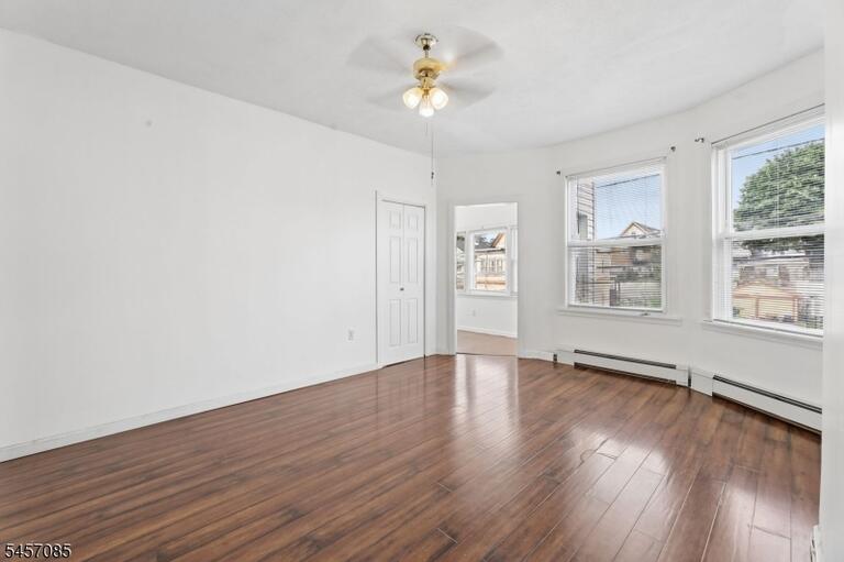 Property listing MLS 4049613 photo 4