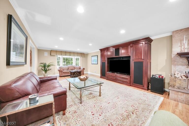Property listing MLS 4049624 photo 3