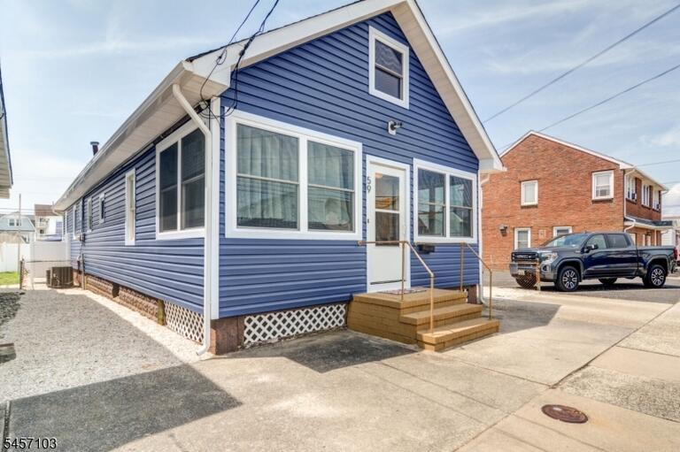 Property listing MLS 4049627 photo 1