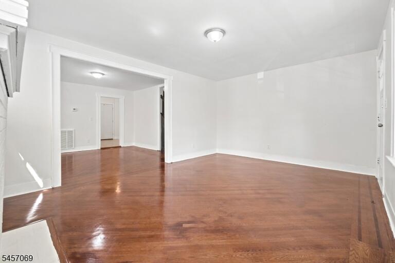 Property listing MLS 4049633 photo 11