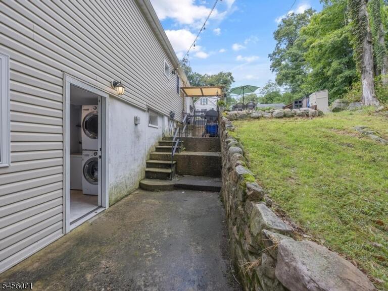 Property listing MLS 4049638 photo 31