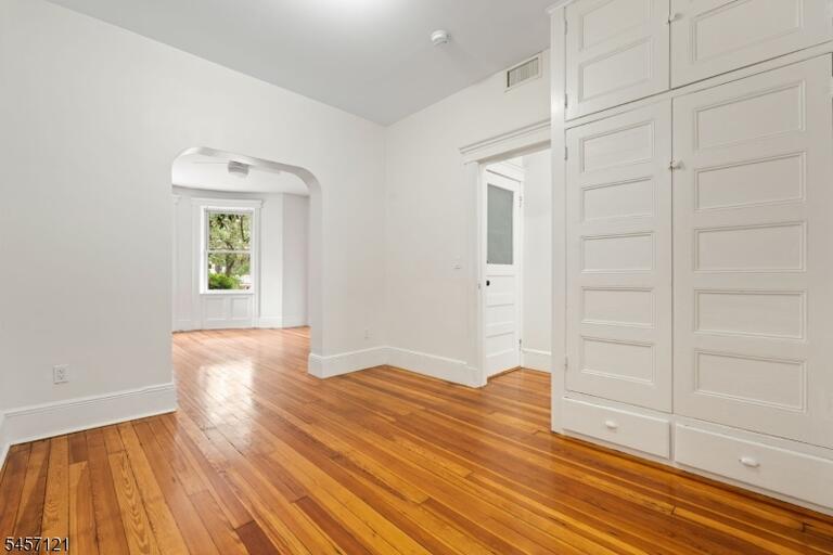 Property listing MLS 4049648 photo 5