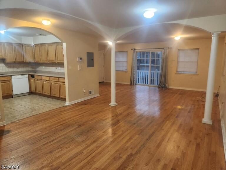 Property listing MLS 4049654 photo 1