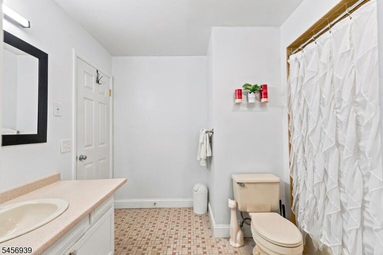Property listing MLS 4049664 photo 23