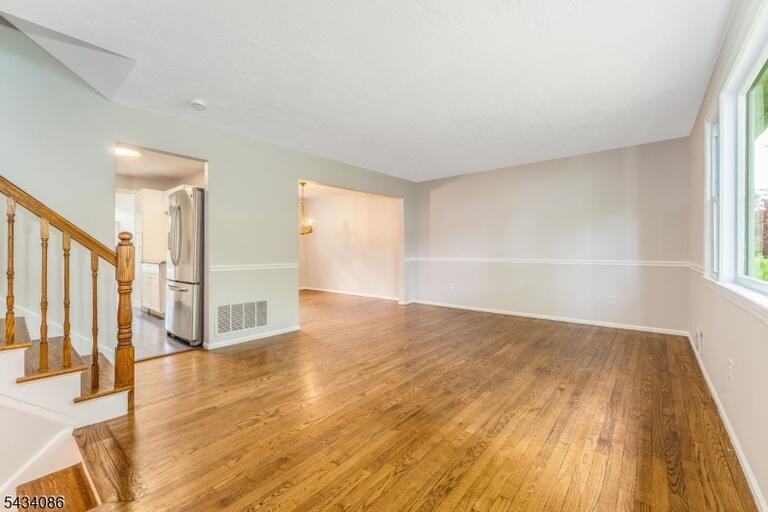 Property listing MLS 4049678 photo 4