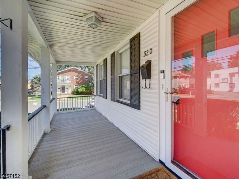 Property listing MLS 4049683 photo 4