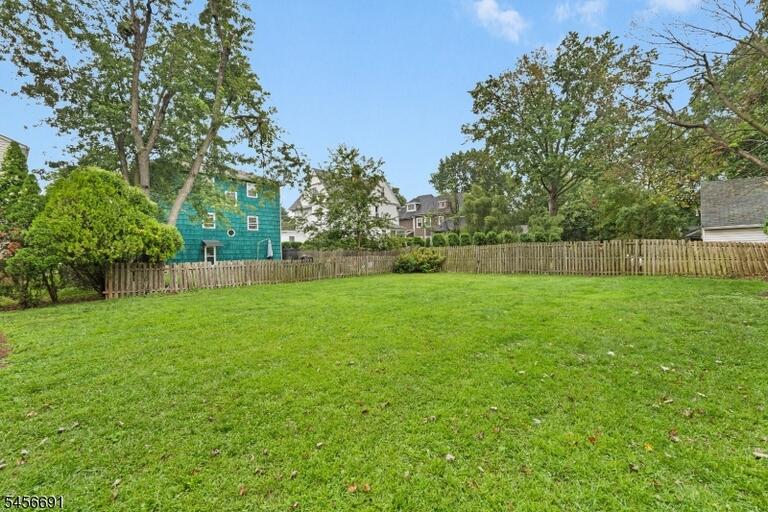 Property listing MLS 4049687 photo 24