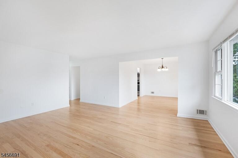 Property listing MLS 4049687 photo 7