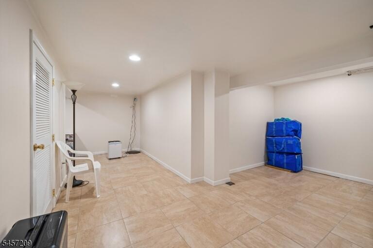 Property listing MLS 4049700 photo 15
