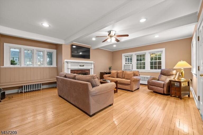 Property listing MLS 4049700 photo 4