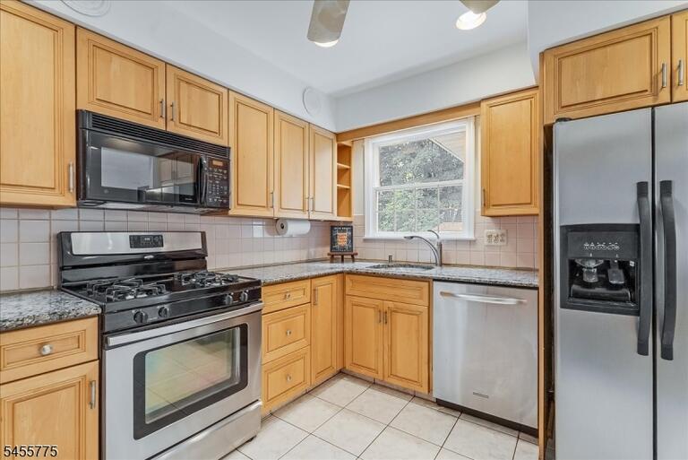 Property listing MLS 4049709 photo 17