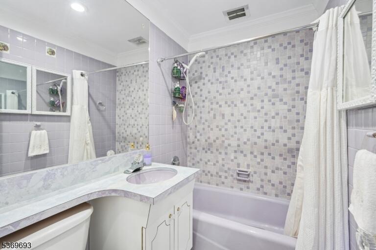 Property listing MLS 4049728 photo 17