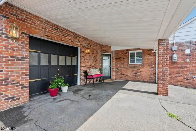 Property listing MLS 4049728 photo 22