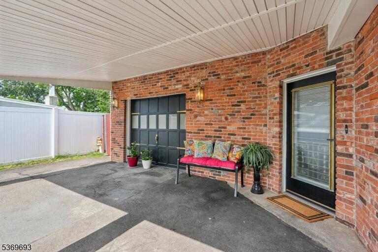 Property listing MLS 4049728 photo 23