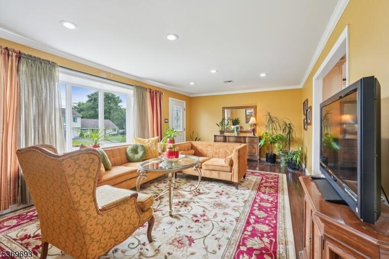 Property listing MLS 4049728 photo 3