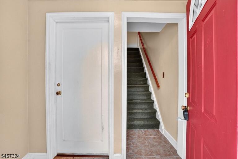 Property listing MLS 4049760 photo 2