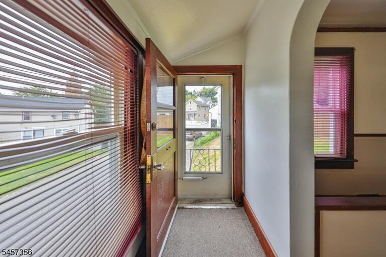 Property listing MLS 4049776 photo 2