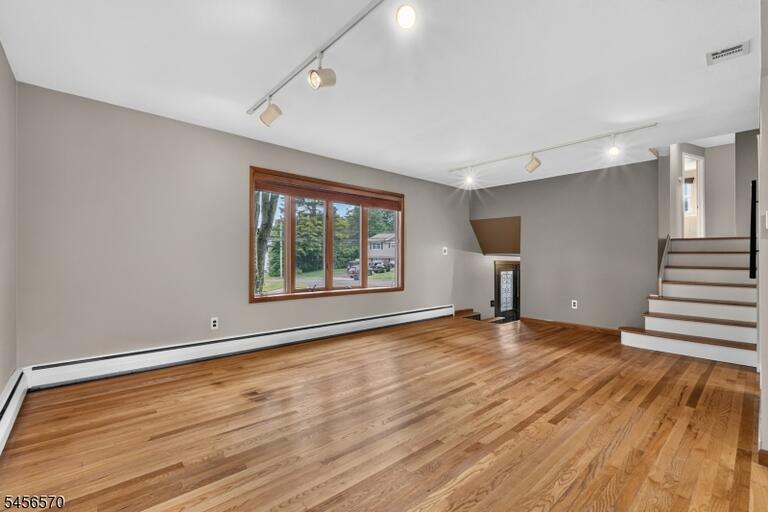 Property listing MLS 4049778 photo 6