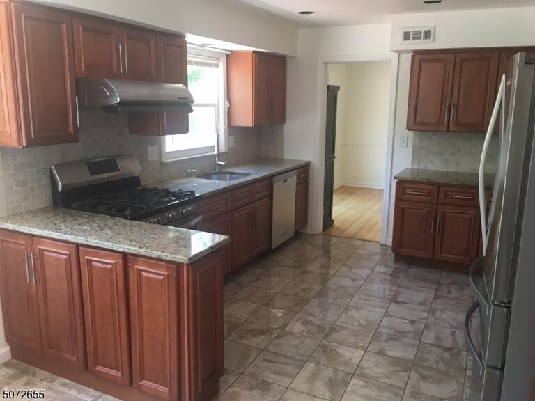 Property listing MLS 4049786 photo 5
