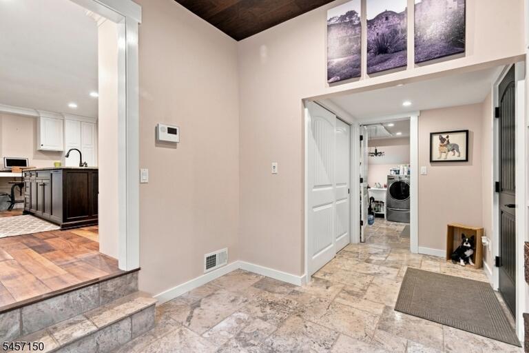 Property listing MLS 4049793 photo 8