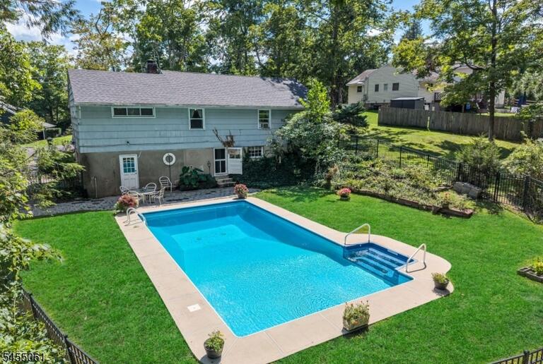 Property listing MLS 4049804 photo 2
