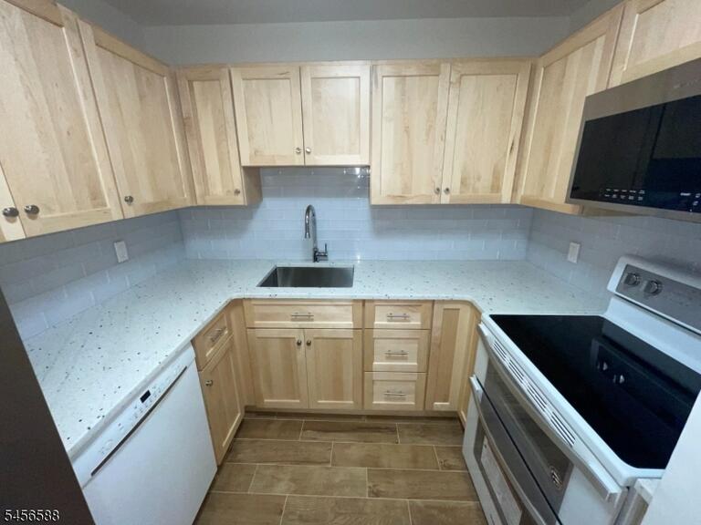 Property listing MLS 4049813 photo 4