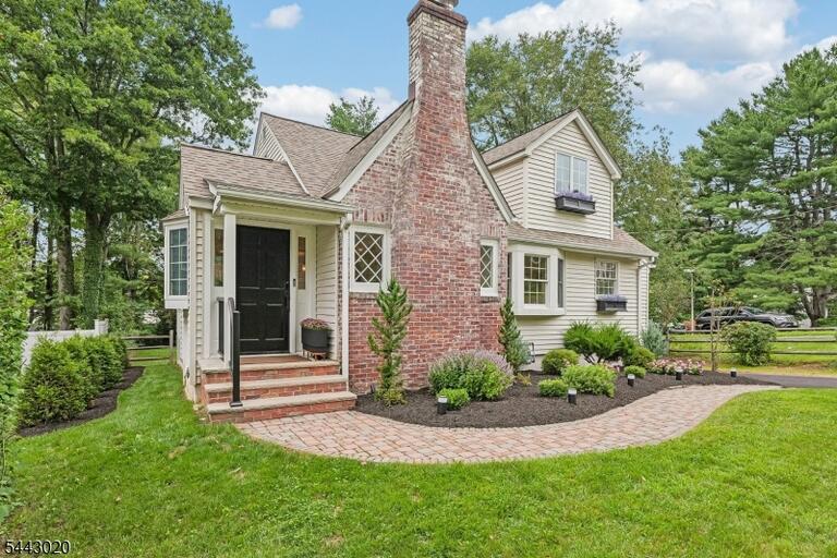 Property listing MLS 4049814 photo 1