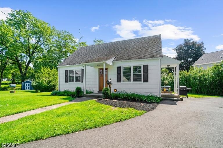 Property listing MLS 4049826 photo 2