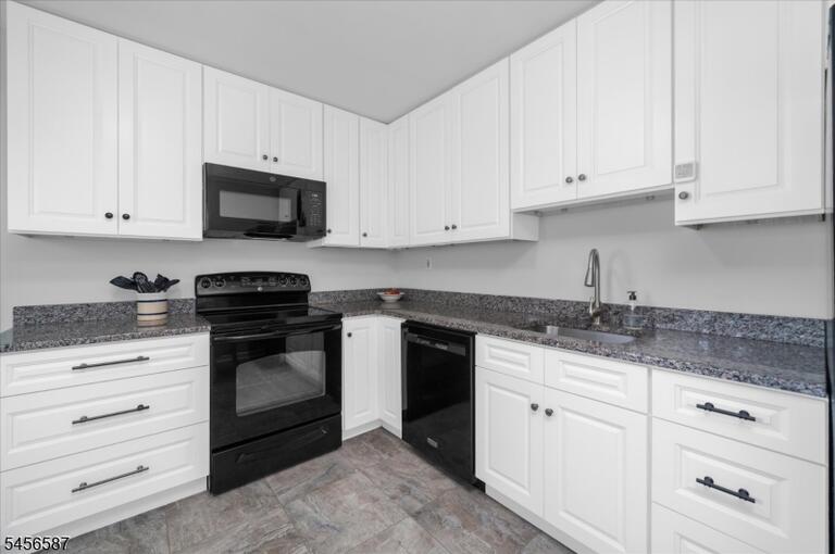 Property listing MLS 4049826 photo 9